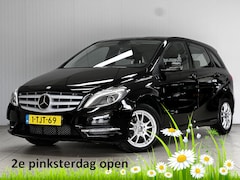 Mercedes-Benz B-klasse - 180 Ambition/ Bi-Xenon/ Stoelverw./ PDC V+A/ Navi/ Airco/ Cruise/ Elek. pakket/ Isofix/ Bl