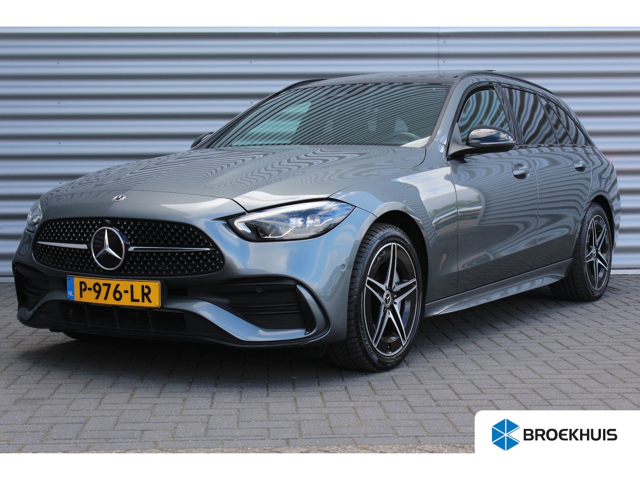 Mercedes-Benz C-klasse Estate - 300e 313PK AMG LINE AUTOMAAT / NAVI / LEDER / CLIMA / FULL-LED / PDC / 18" LMV / PANO. DAK - AutoWereld.nl