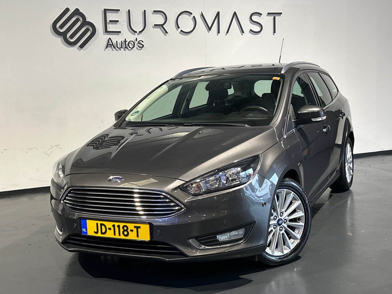 Ford Focus Wagon - 1.5 Titanium Navi Airco Cruise Pdc Trekhaak Stoelverwarming Nieuwe Apk - AutoWereld.nl