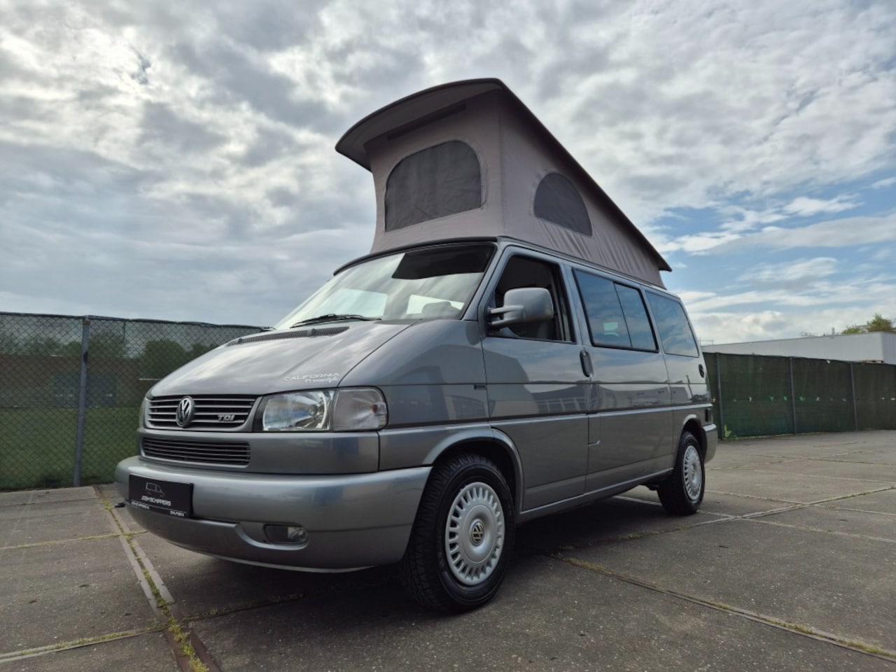Volkswagen Transporter California - Freestyle 2.5TDI urban Grey 2002 - AutoWereld.nl