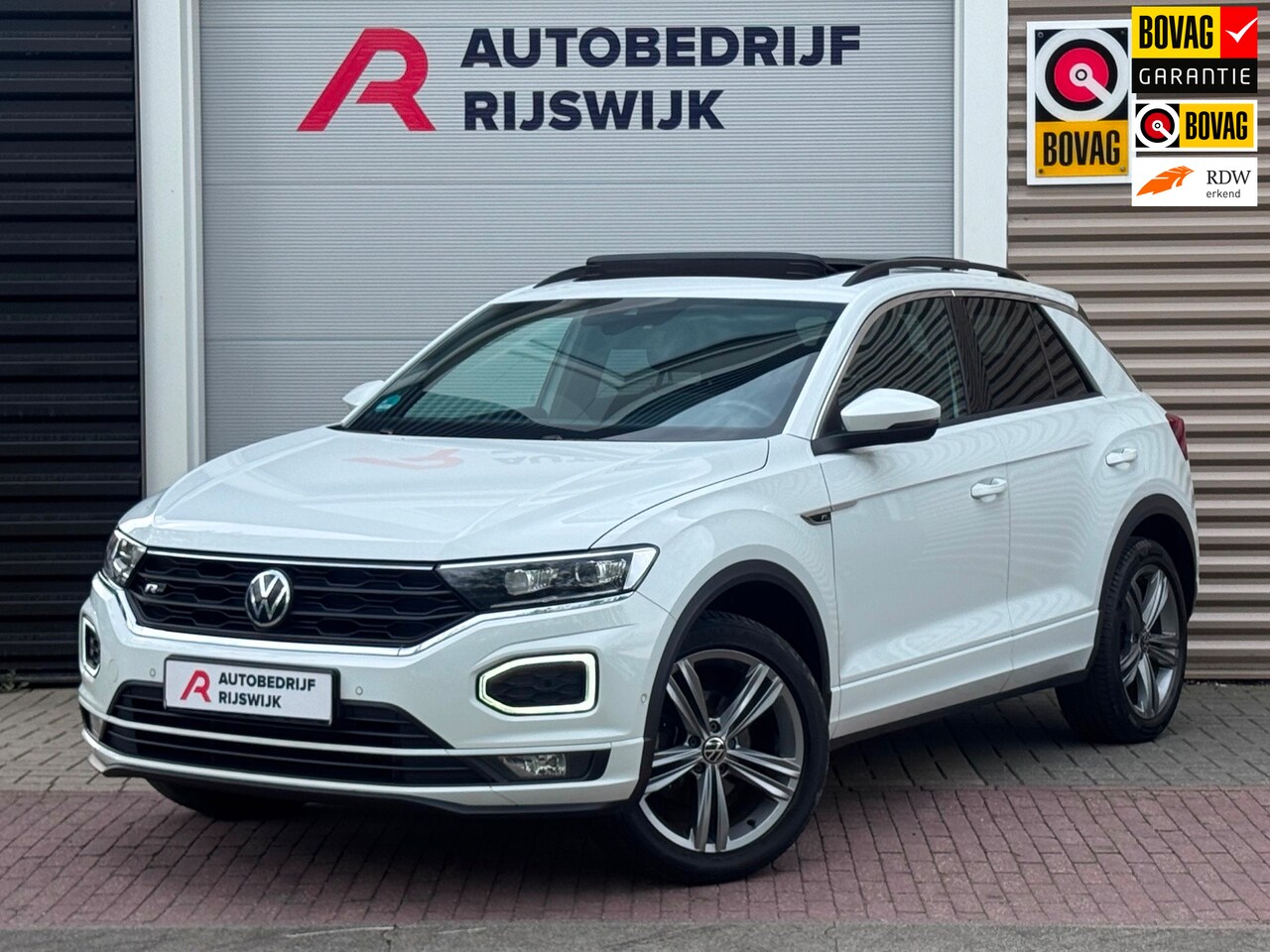 Volkswagen T-Roc - 1.5 TSI 3x R-Line Pano/AppleCar/Keyless - AutoWereld.nl