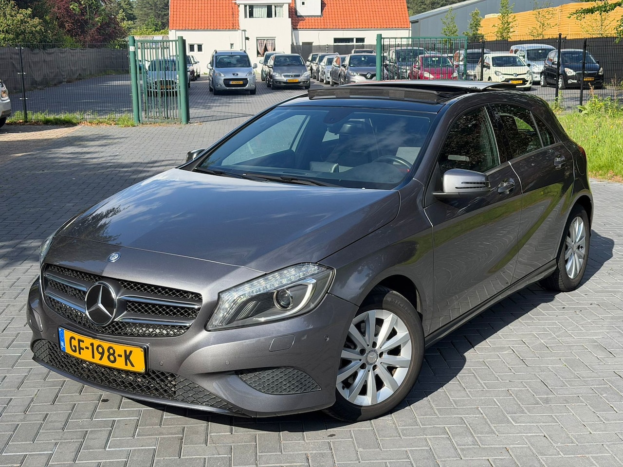 Mercedes-Benz A-klasse - 180 Ambition/Automaat/Pano/Clima/Cruise/PDC/LMV - AutoWereld.nl