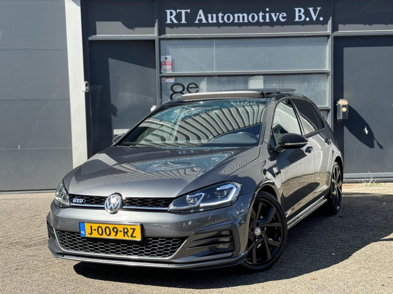 Volkswagen Golf - 2.0 TDI Pano / LED GTD Automaat - AutoWereld.nl