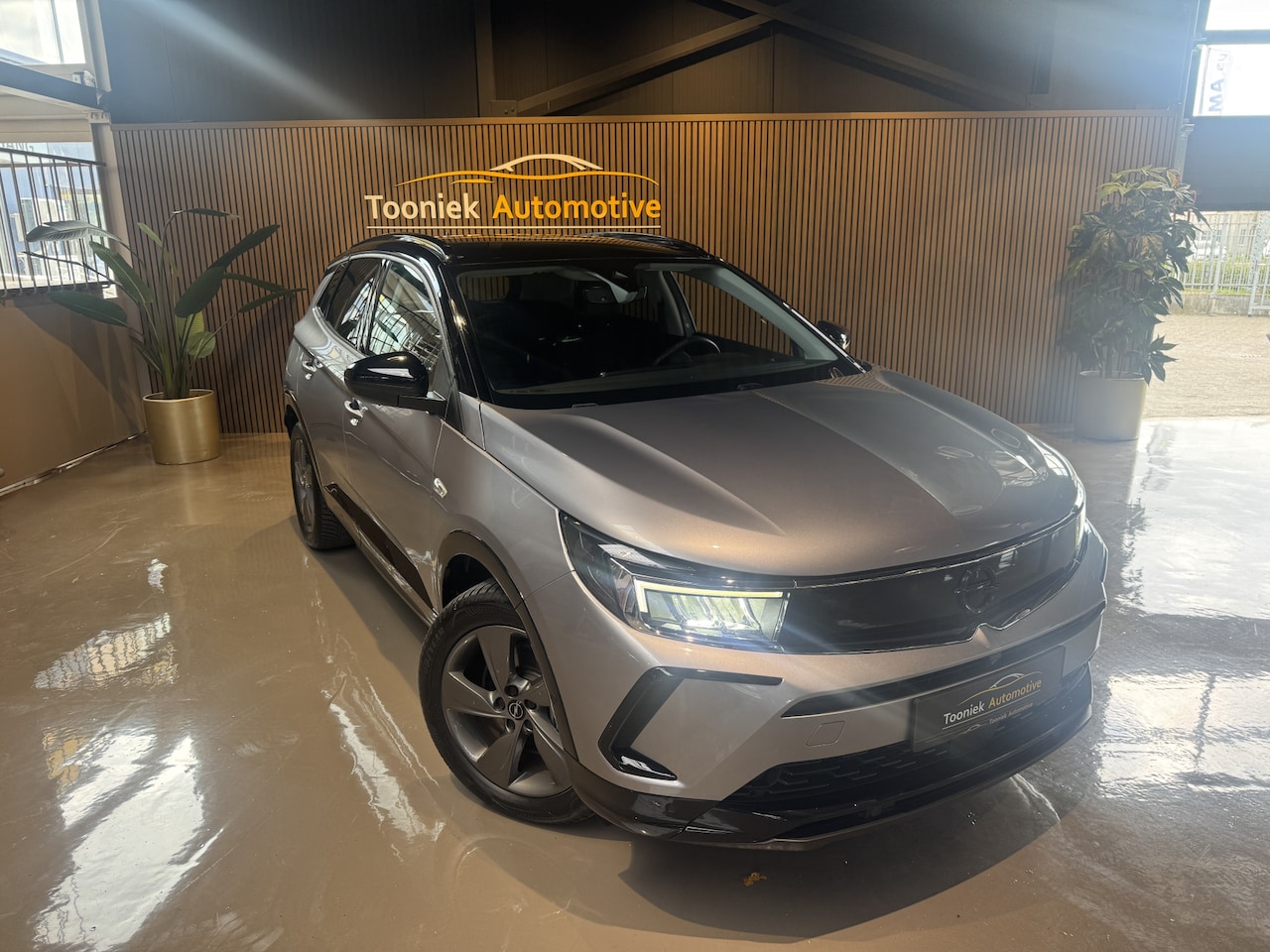 Opel Grandland - 1.2 Turbo Ultimate Navigatie LMV Airco plug in . - AutoWereld.nl