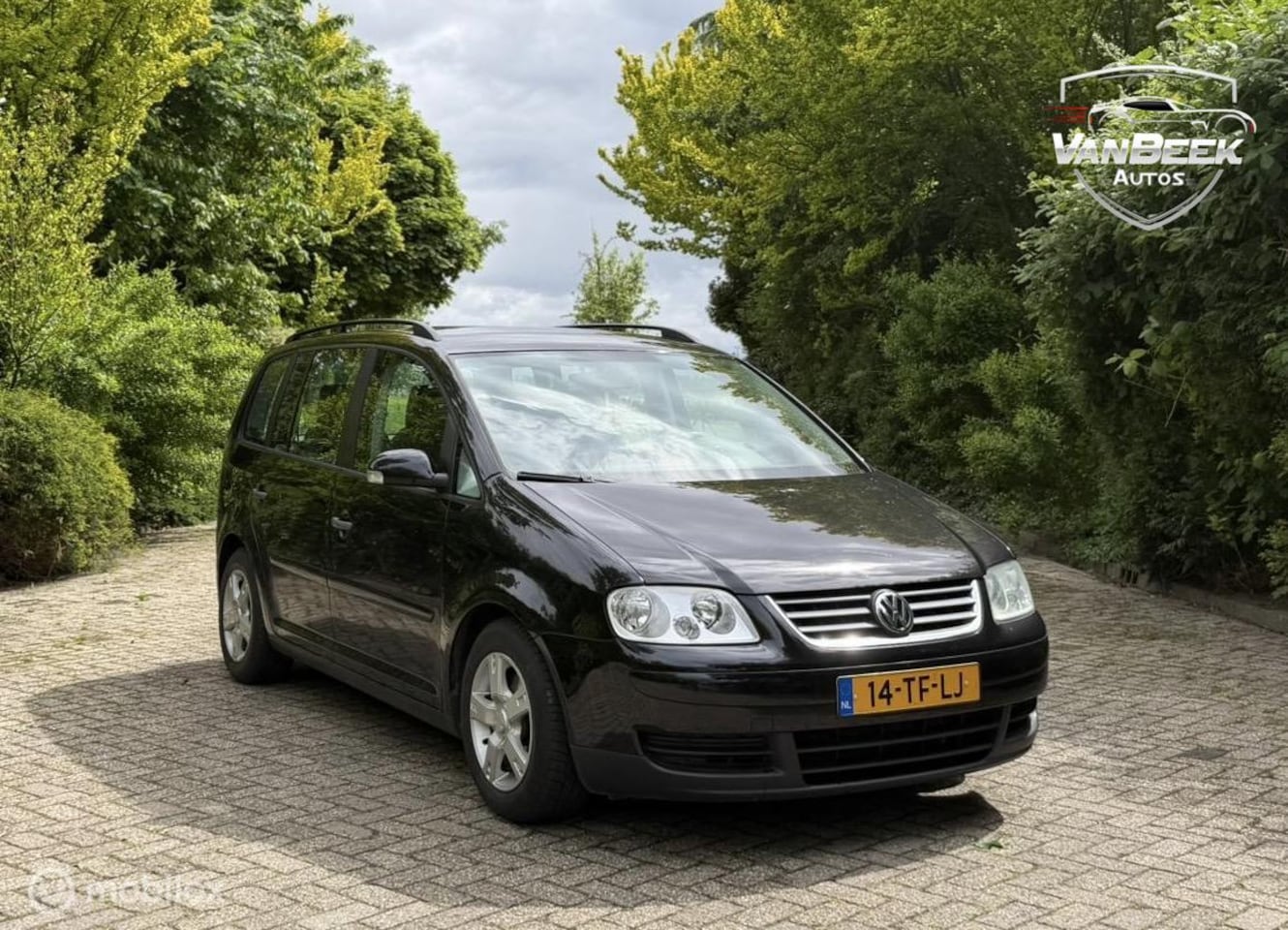 Volkswagen Touran - 1.6-16V FSI Business 1.6-16V FSI Business - AutoWereld.nl