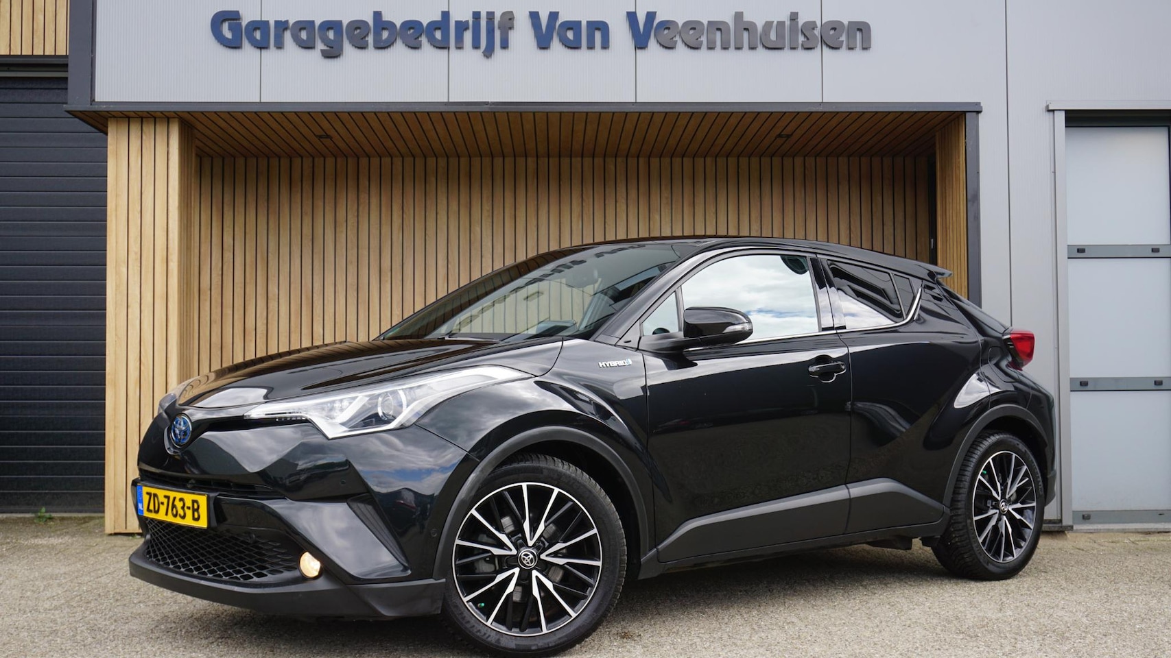 Toyota C-HR - 1.8 122pk Hybrid Executive H-Leder Keyless LED 17inch LM Stoel & Stuur V.W. Navi A-Camera - AutoWereld.nl