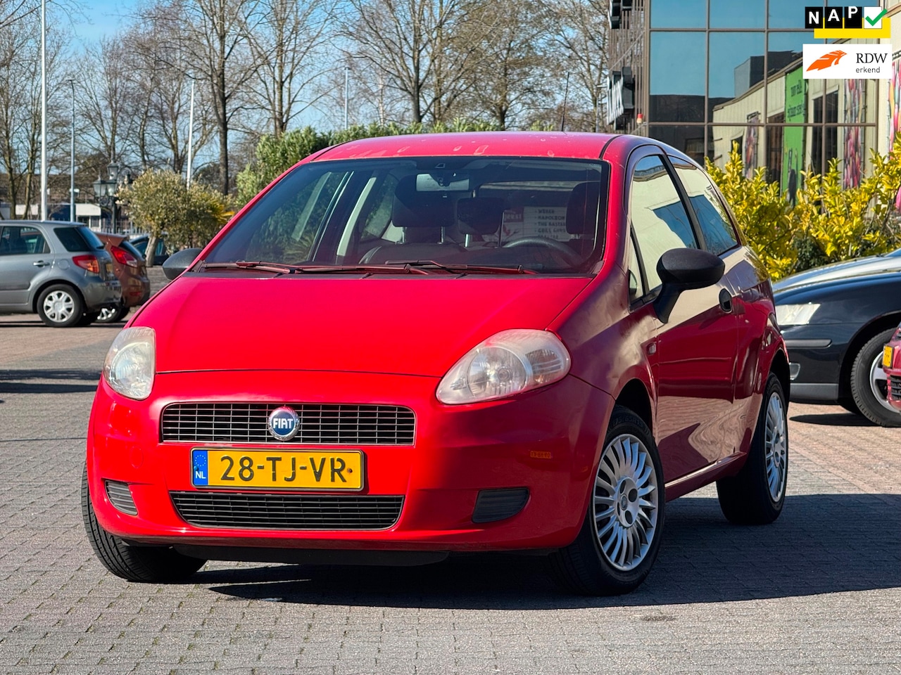 Fiat Grande Punto - 1.2 APK | 04-10-2026 | Airco | Elektrische ramen | 2 sleutels | Onderhoudhistorie | - AutoWereld.nl