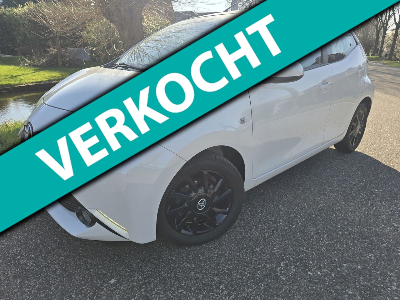 Toyota Aygo - 1.0 VVT-i x-play/Airco/Navi/5drs - AutoWereld.nl