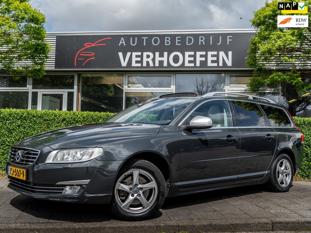 Volvo V70 - 2.0 D3 POLAR+ - FULL OPTION - PANORAMADAK - AUTOMAAT - XENON - ORG NL NAP - STOEL VERW ! - AutoWereld.nl