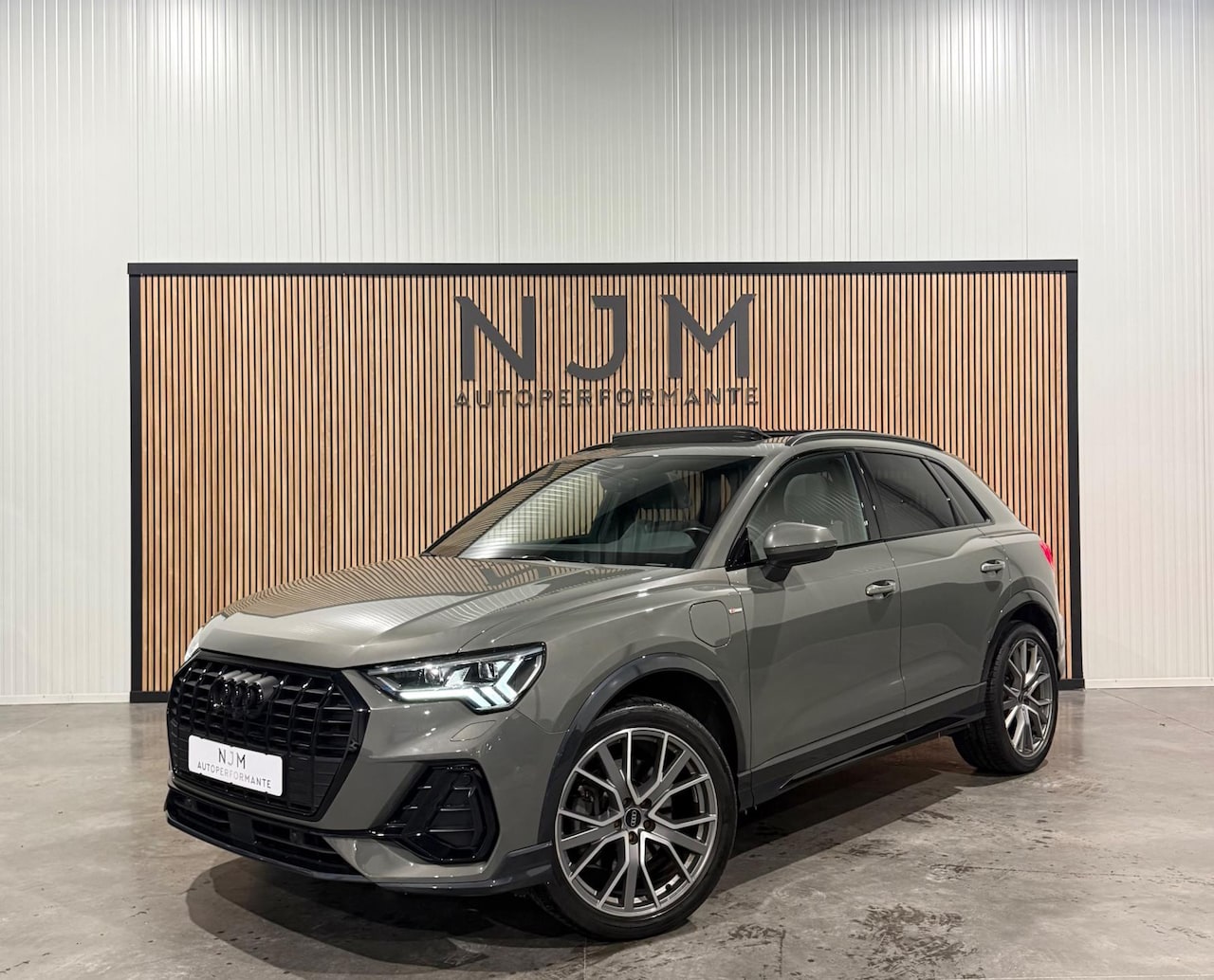Audi Q3 - 45 TFSIe S-Line|Pano|360|Keyless|Matrix - AutoWereld.nl