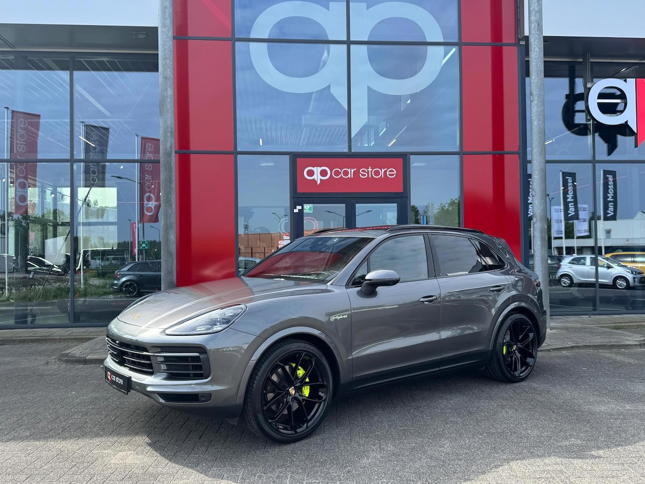 Porsche Cayenne - 3.0 E-Hybrid | Panorama | Luchtvering | Bose | Dodehoek sensor | Stoel ventilatie | Sport - AutoWereld.nl