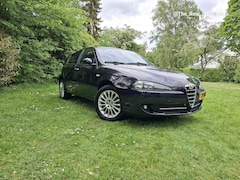 Alfa Romeo 147 - 2.0 T.Spark Distinctive