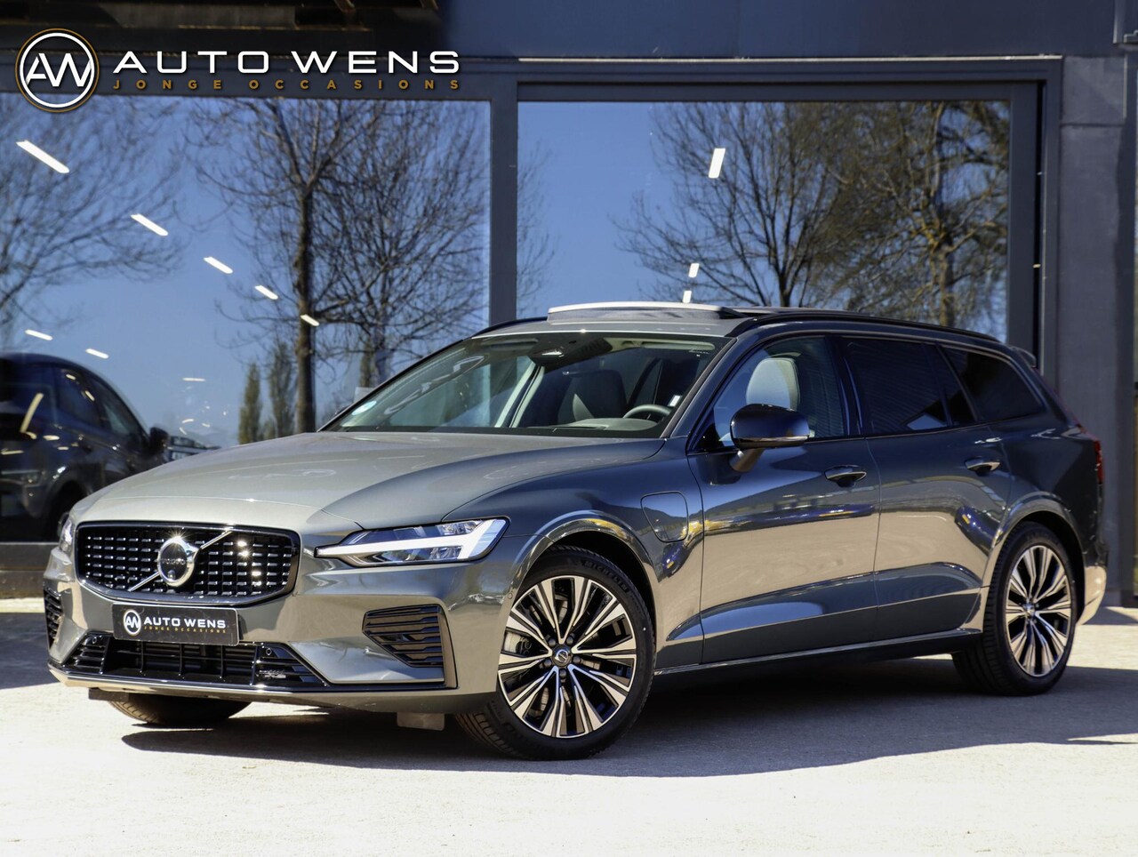 Volvo V60 - T6 AWD Plus Dark Pano Forest Lake 360 Harman Kardon HeadUp 18 inch - AutoWereld.nl