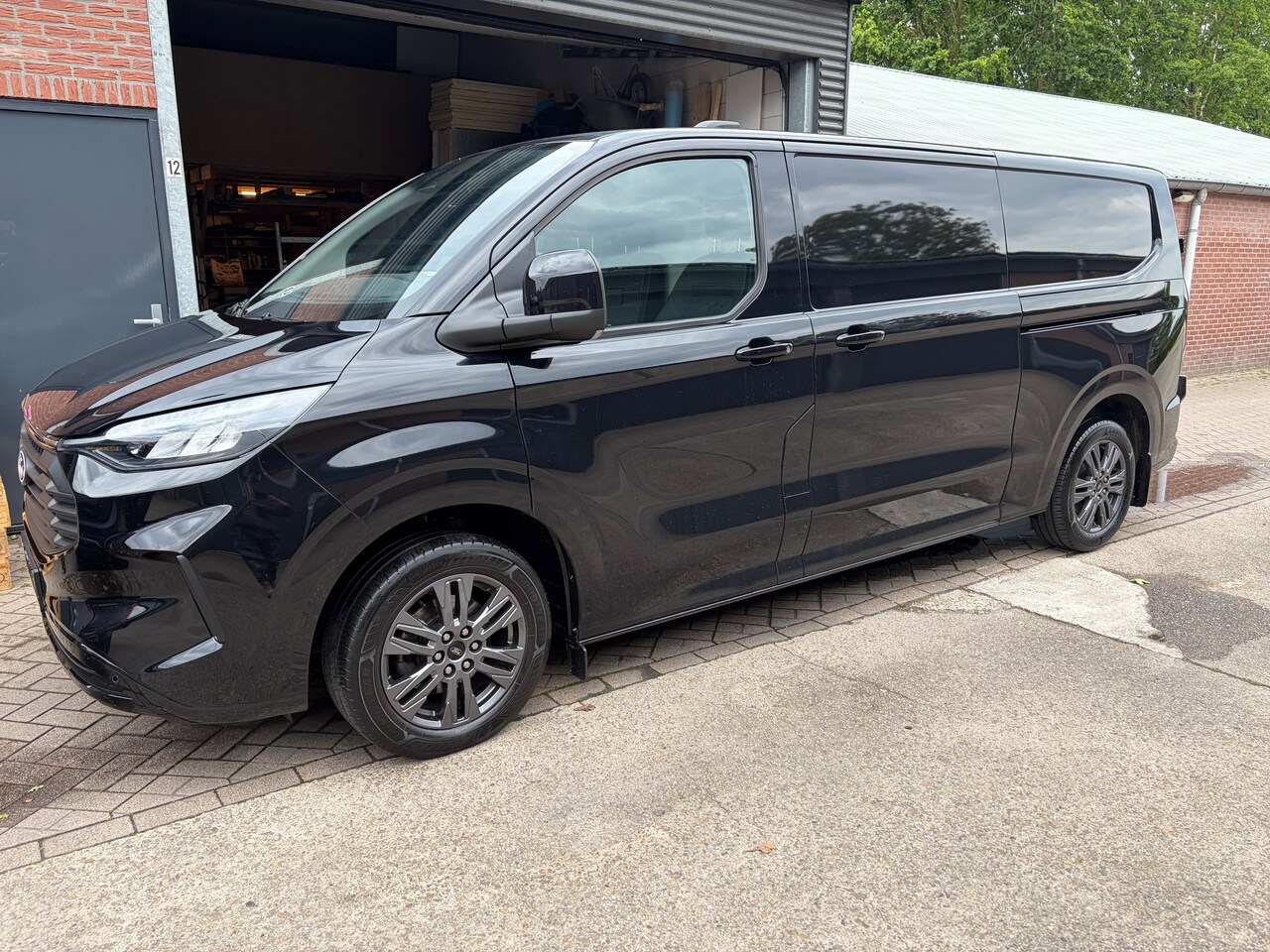 Ford Transit Custom - 320 2.0 TDCI L2H1 Limited - AutoWereld.nl
