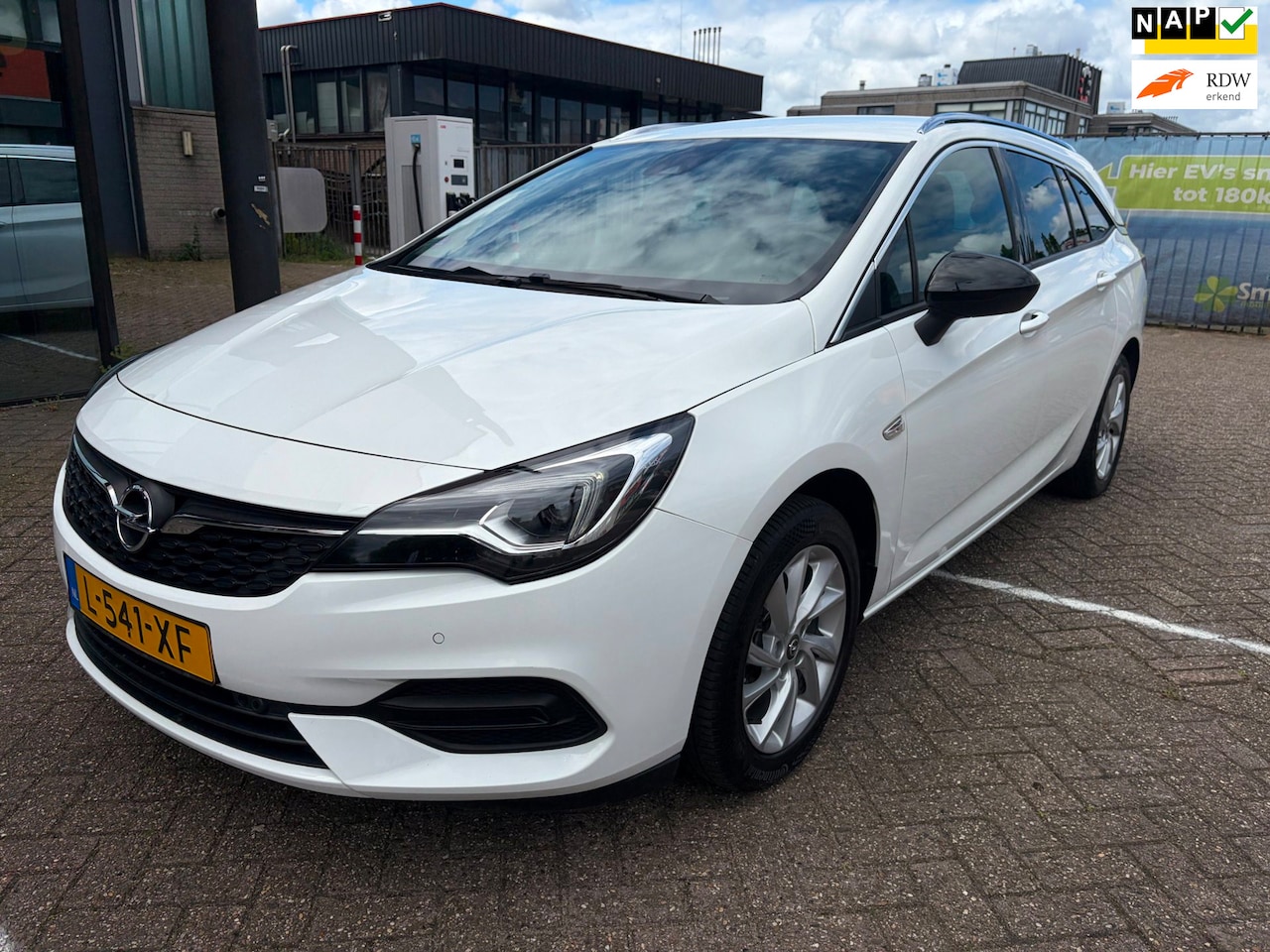 Opel Astra Sports Tourer - 1.2 Business Elegance / Apple Carplay / Camera / Keyless - AutoWereld.nl
