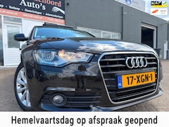 Audi A6 Avant - 2.0 TFSI Business Edition in automaat en elec panoramadak en parkeersensoren en trekhaak