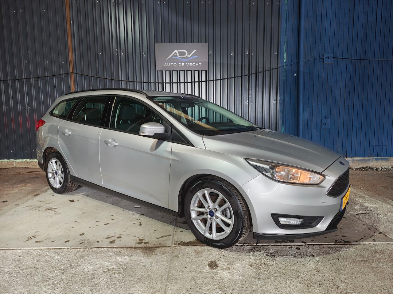 Ford Focus Wagon - 1.0 Lease Edition - NIEUWE DISTRIBUTIERIEM - PARKEER CAMERA - GOED ONDERHOUDEN - LM VELGEN - AutoWereld.nl