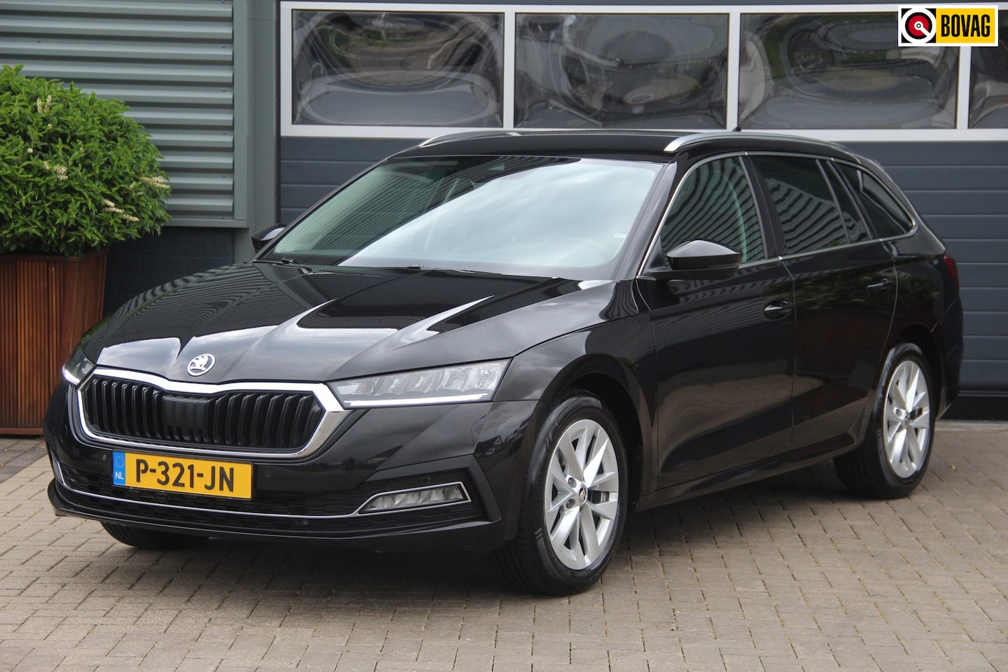 Skoda Octavia Combi - 1.0 e-TSI Business Edition Plus | HUD | Keyless-Go | CarPlay | Cockpit |Camera | Stoelverw - AutoWereld.nl