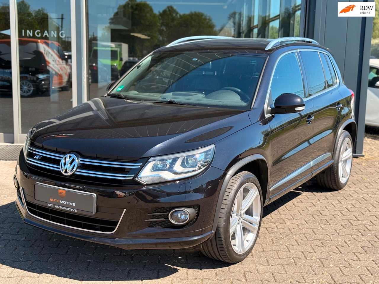 Volkswagen Tiguan - 1.4 TSI R-Line Comfort / CarPlay / LED / Navi - AutoWereld.nl