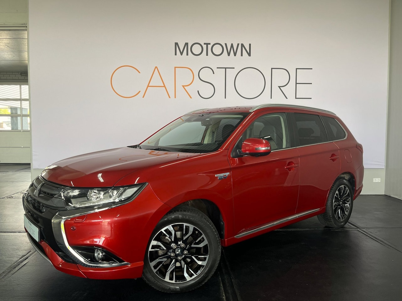 Mitsubishi Outlander - 2.0 PHEV 4WD Plug In Hybrid Leder Schuifdak Camera Elek. Achterklep - AutoWereld.nl