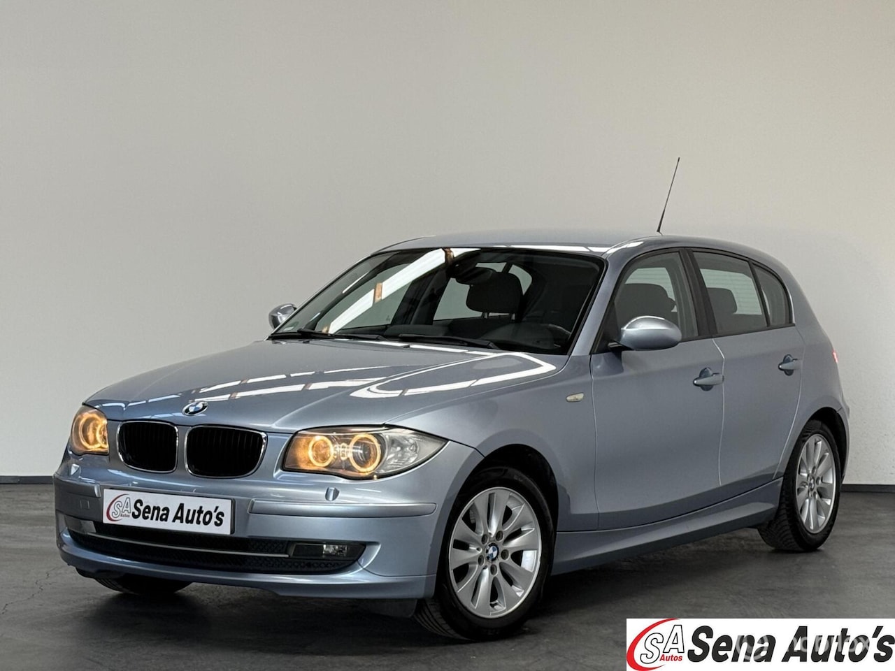 BMW 1-serie - 116i High Executive/ Bi-XENON/ NAVI/ Cruise - AutoWereld.nl