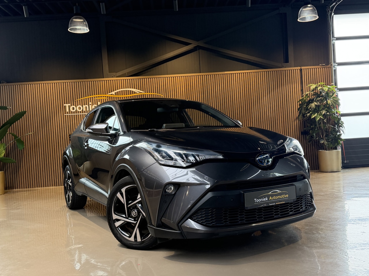 Toyota C-HR - 2.0 Hybrid TeamNL | Navigatie | LMV | Climate Control| 153pk | . - AutoWereld.nl