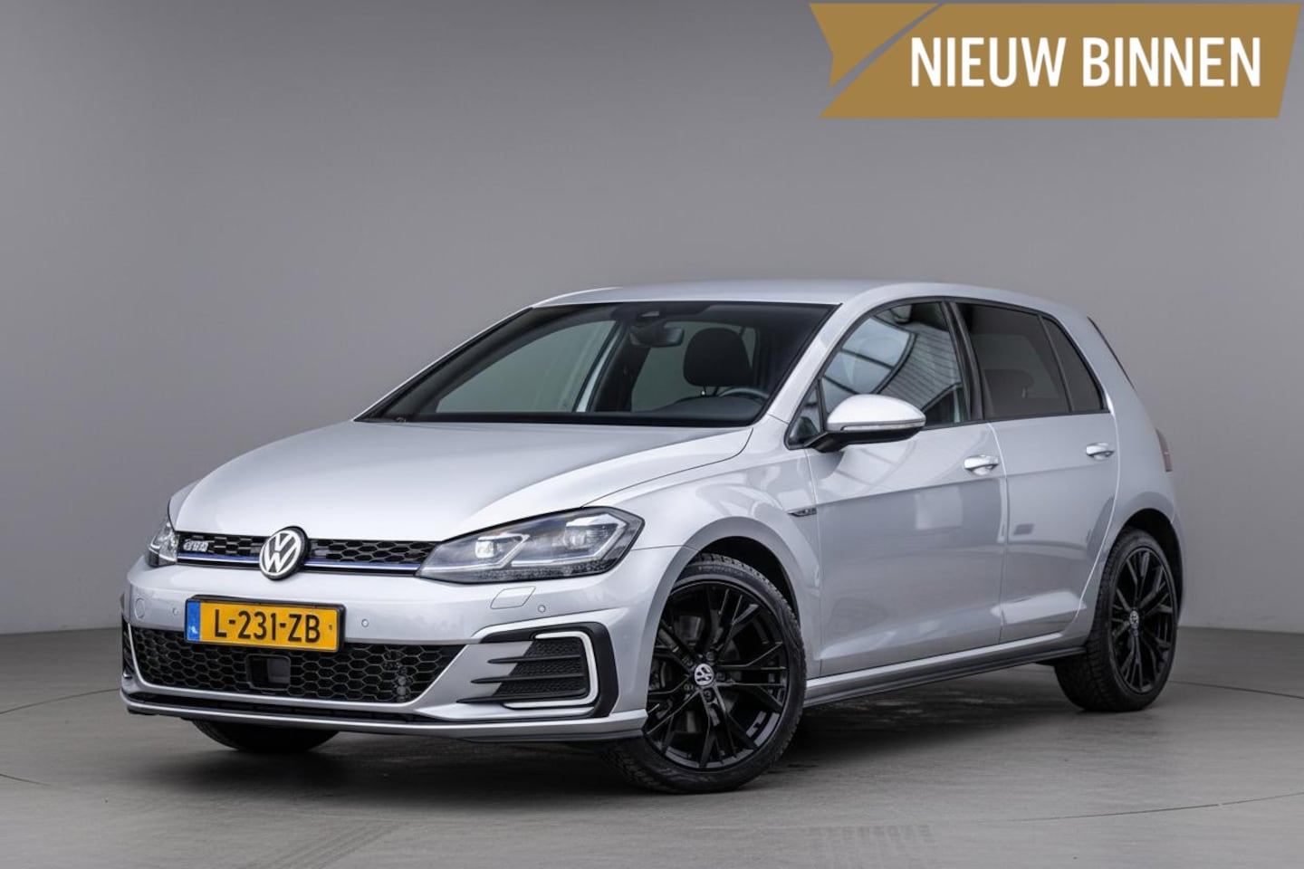 Volkswagen Golf - 7.5 1.4 TSI GTE PHEV Carplay|Trekhaak|Stoelverw.|ACC|Sfeerverlichting|Gedocumenteerd - AutoWereld.nl