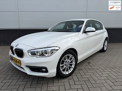 BMW 1-serie - 118i Automaat - 5drs - clima - full map navi - cruise control - LED - M-stuur - NAP - 1e e
