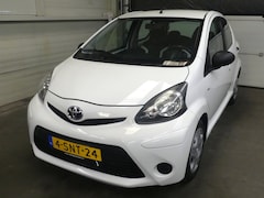 Toyota Aygo - 1.0 VVT-i Now - Airco - Dealer onderhouden - Leer