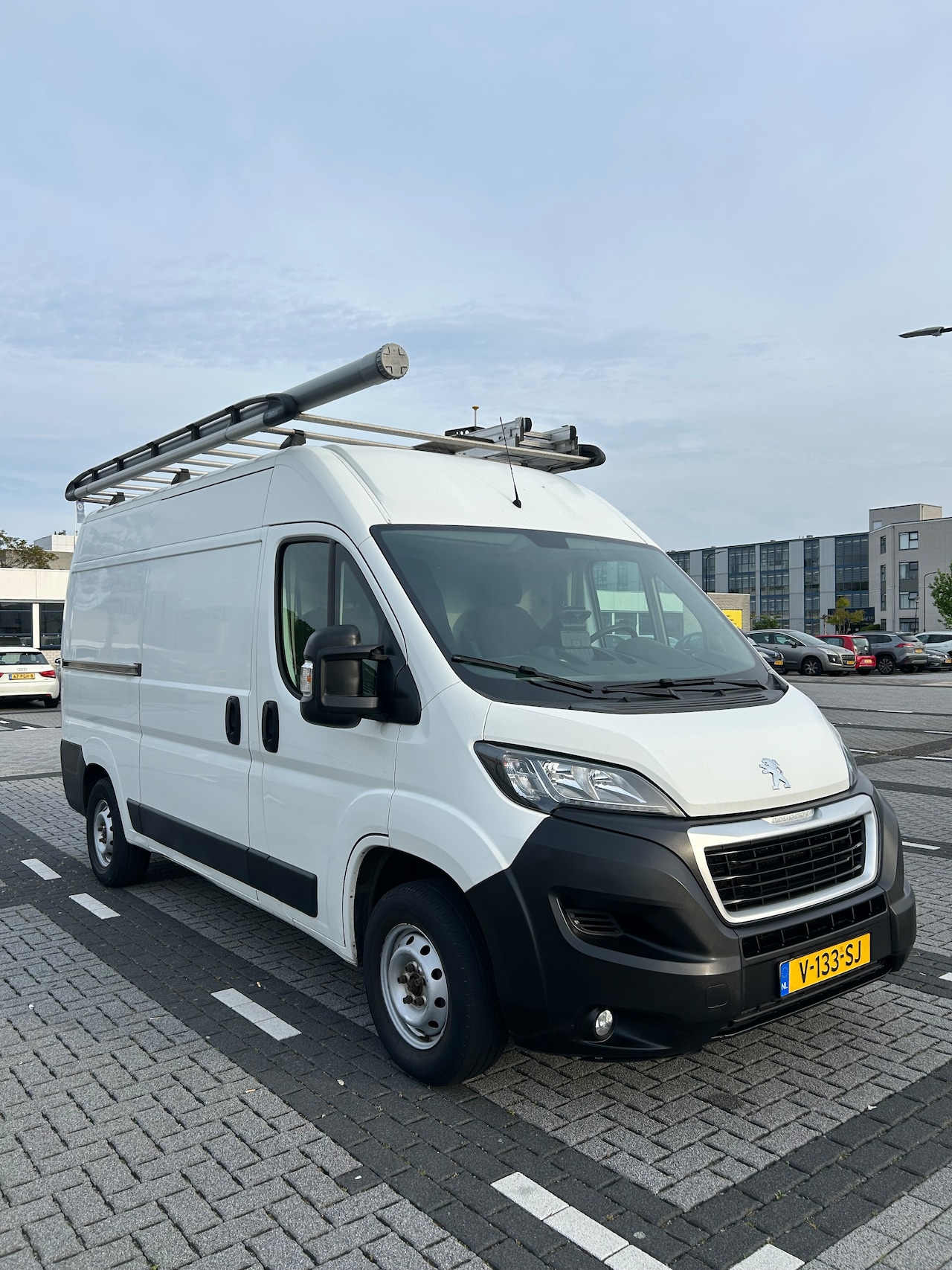 Peugeot Boxer - 330 2.0 BlueHDI L2H2 Premium Pack - AutoWereld.nl