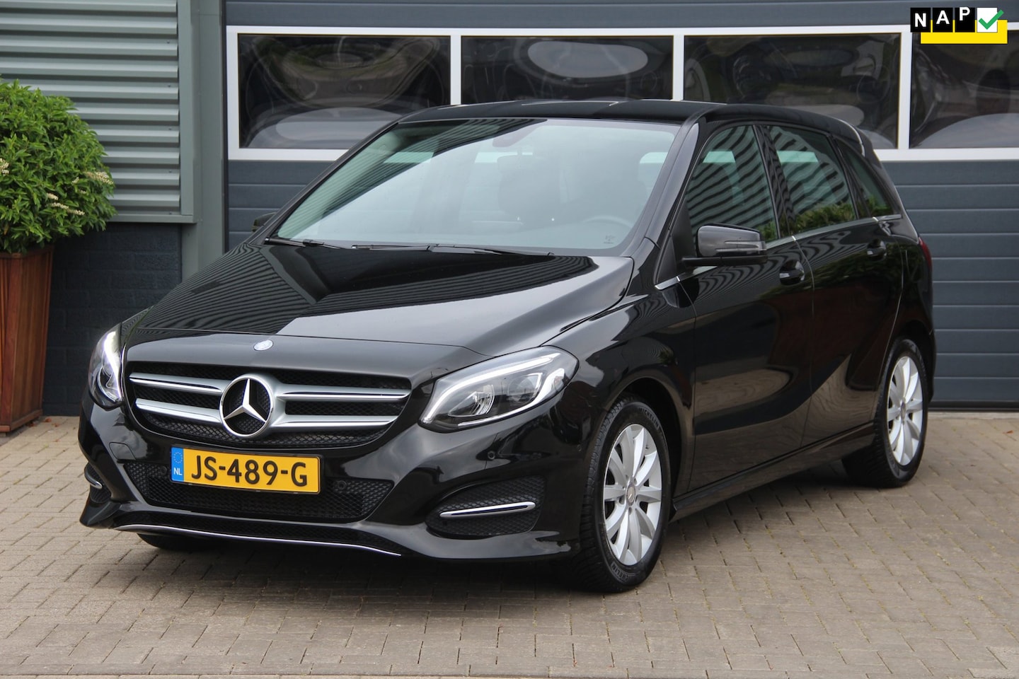 Mercedes-Benz B-klasse - 180 Ambition NL Auto | 2e Eigenaar | Navi | Airco | PDC | Bluetooth | Comfortstoelen | LED - AutoWereld.nl
