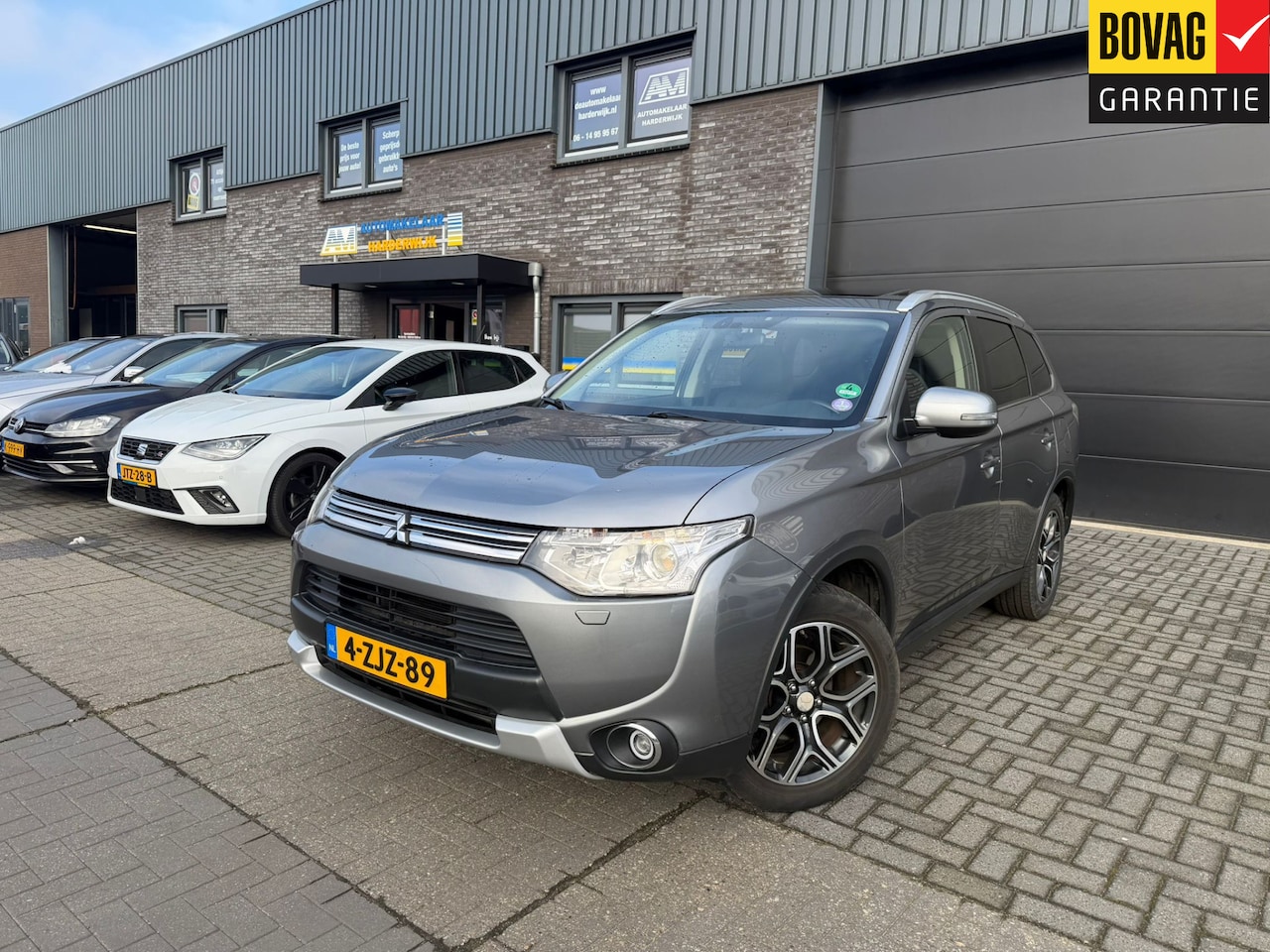 Mitsubishi Outlander - 2.0 PHEV Instyle X-Line | 2E EIGENAAR | 12MND GARANTIE | SCHUIFDAK | TREKHAAK | NAVI | CAM - AutoWereld.nl