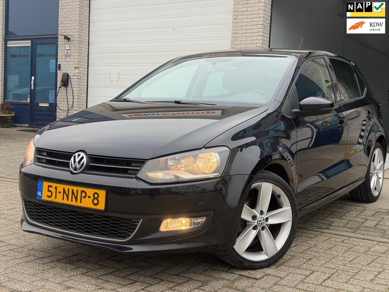 Volkswagen Polo - 1.2 TSI Highline/ AUTOMAAT/ 5drs/ nap/ 3e EIG/ gorde onderhoud / 1jaar apk/ volle opties. - AutoWereld.nl