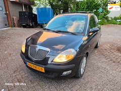 Lancia Y(psilon) - Ypsilon 1.4-16V Platino AUTOMAAT PANO CLIMA