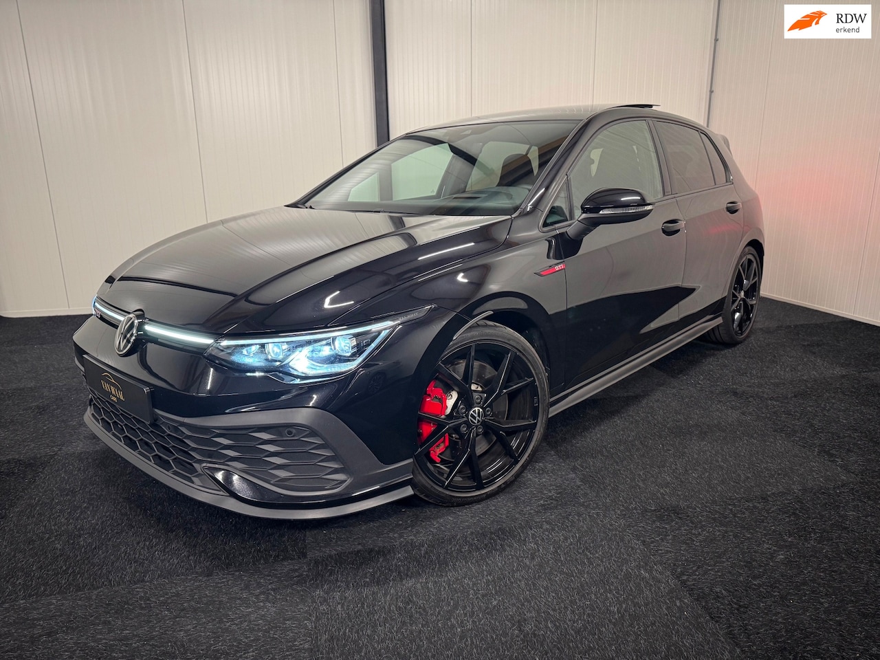 Volkswagen Golf - 2.0 TSI GTI Clubsport 2023 300PK PANO/HUD/IQ/H&K/19”/SFEER - AutoWereld.nl