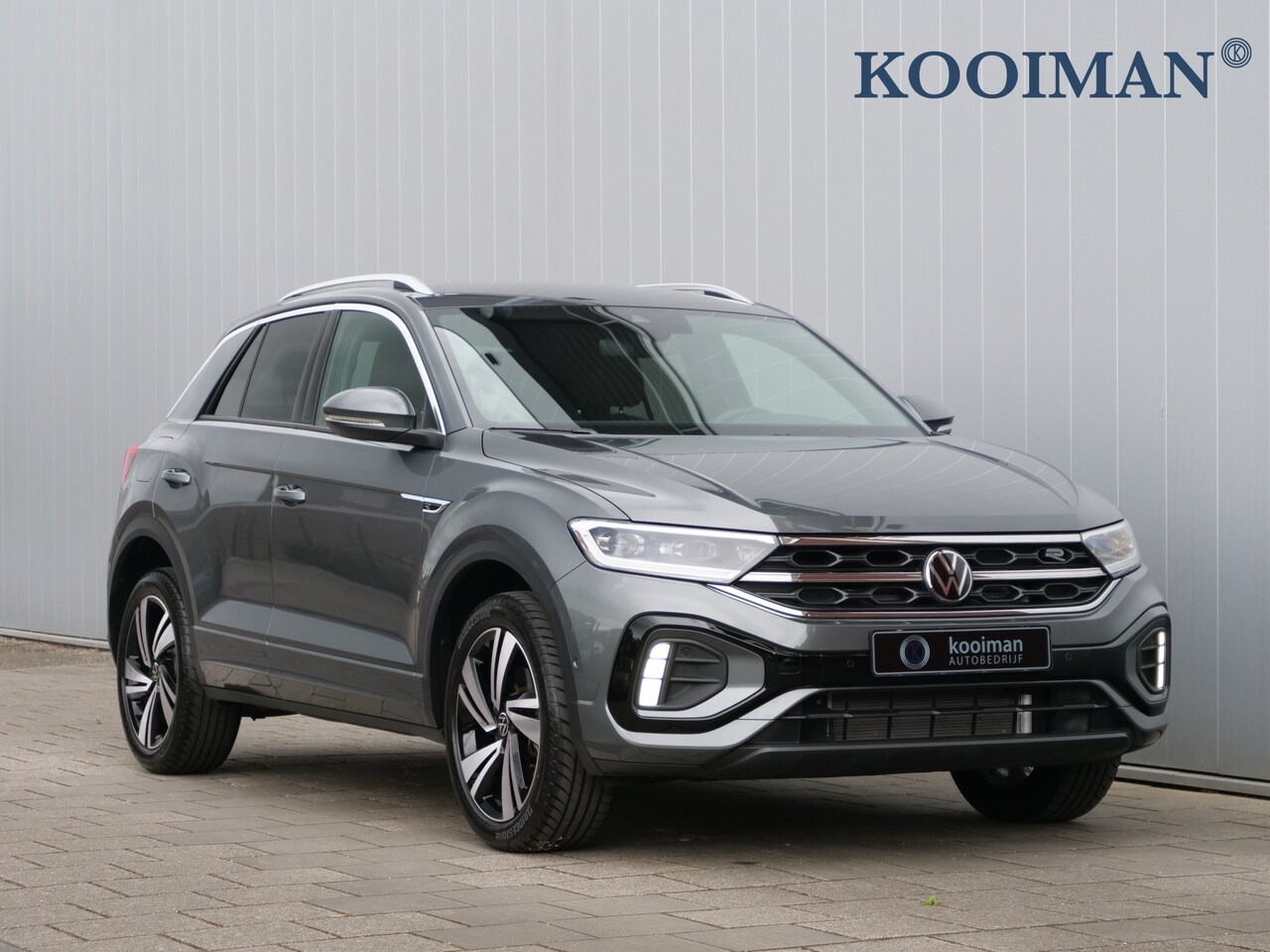 Volkswagen T-Roc - 1.5 TSI 150pk R-Line Edition Automaat Camera / Apple Carplay / DAB / Stoelverwarming - AutoWereld.nl