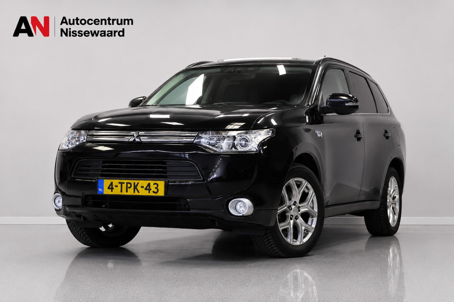 Mitsubishi Outlander - 2.0 PHEV instyle |Open Dak|Leder|Climate| - AutoWereld.nl