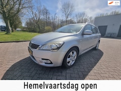 Kia Cee'd Sporty Wagon - 1.4 CVVT Navigator Plus Pack NAVI CRUISE CAMERA TREKHAAK AFNEEMBAAR