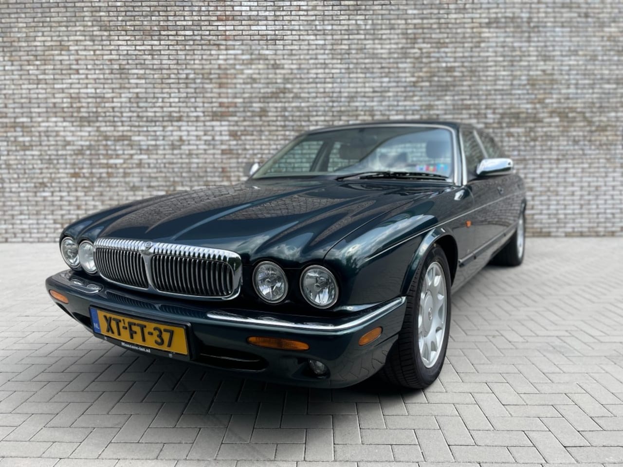 Daimler Super V8 - Supercharged V8 4.0 Liter Sedan RDW/Automaat/363 PK - AutoWereld.nl