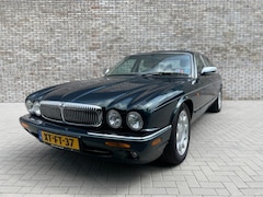 Daimler Super V8 - Supercharged V8 4.0 Liter Sedan RDW/Automaat/363 PK