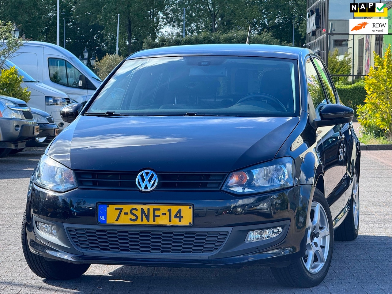 Volkswagen Polo - 1.2 TSI BlueMotion Edition+ | Airco | Navigatie | Parkeersensoren | Trekhaak | Bluethooth - AutoWereld.nl