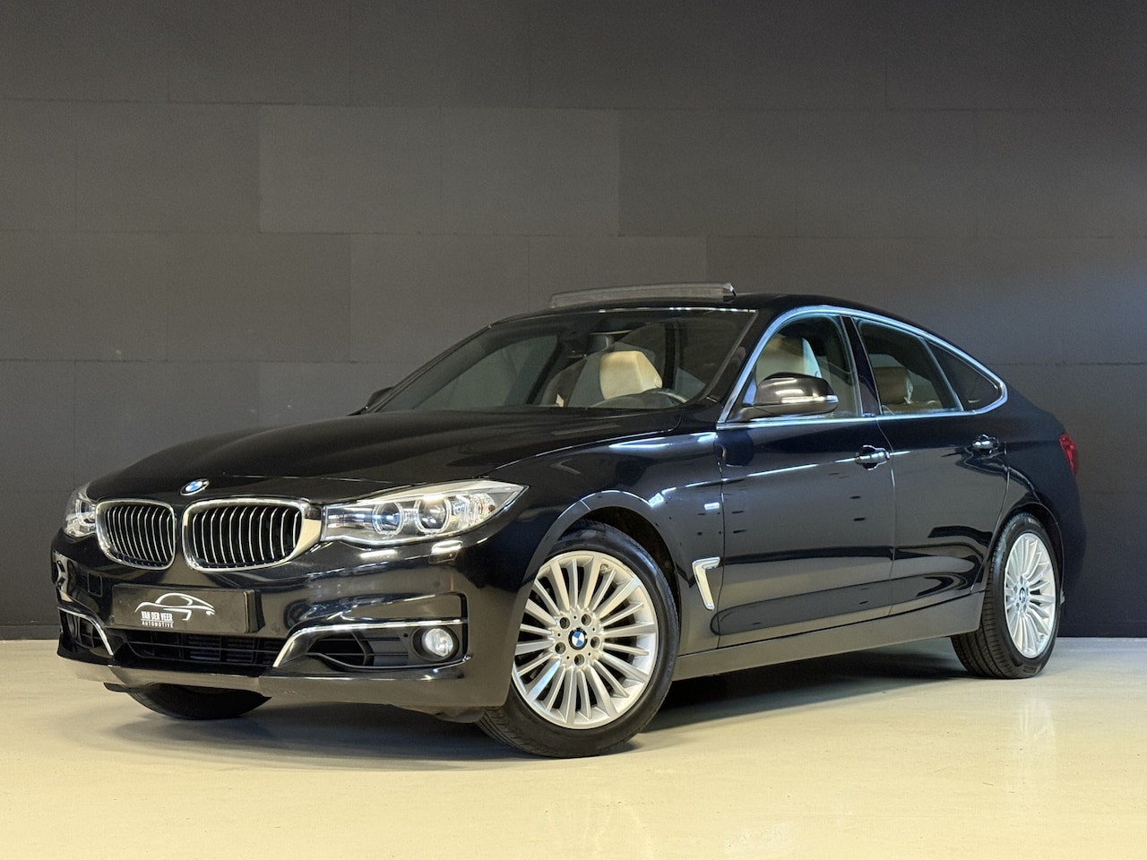 BMW 3-serie Gran Turismo - 320i GT Luxury | Panoramadak | Leder | Carplay | Navi | Stoelverwarming - AutoWereld.nl