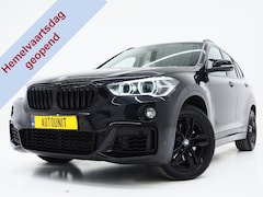 BMW X1 - sDrive20i M Sport Full Black | HUD | Trekhaak | Sfeerlicht | Donkere Hemel | Stoelverwarmi