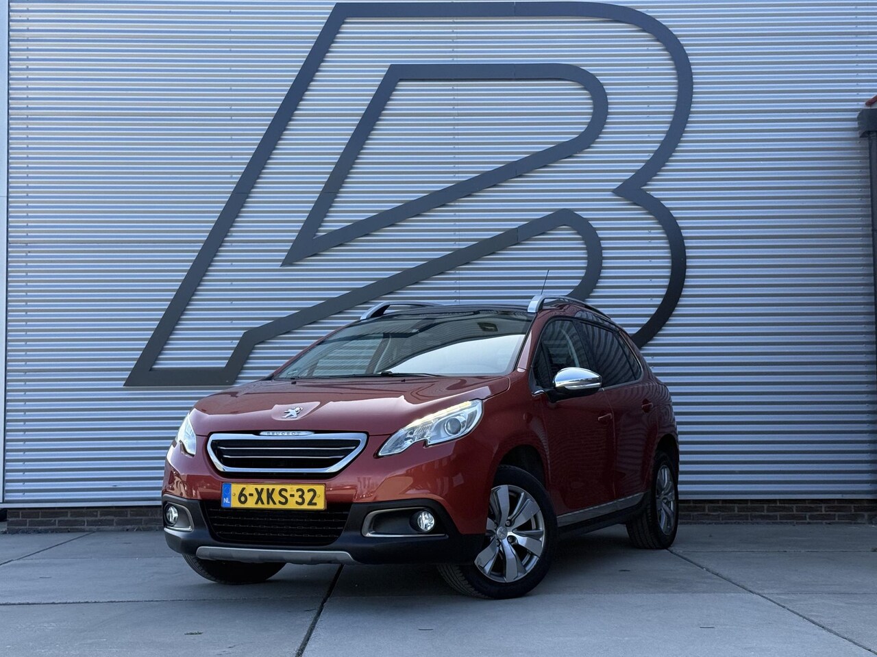 Peugeot 2008 - 1.2 VTi Allure 2e Eigenaar|Navi|Pano|Clima|Trekhaak|Cruise|PDC|N.A.P|APK tot 04-2027 - AutoWereld.nl