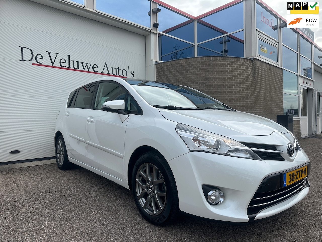 Toyota Verso - 1.8 VVT-i Business|Trekhaak|Cruise|Pano dak| - AutoWereld.nl