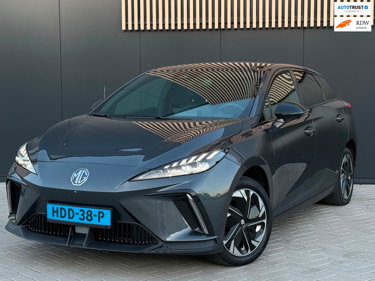 MG MG4 Electric - Luxury 64 kWh Taxiklaar - AutoWereld.nl