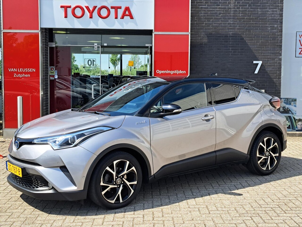 Toyota C-HR - 1.8 Hybrid Style ADAPTIVE CRUISE CONTROL STOELVERWARMING NAVIGATIE - AutoWereld.nl