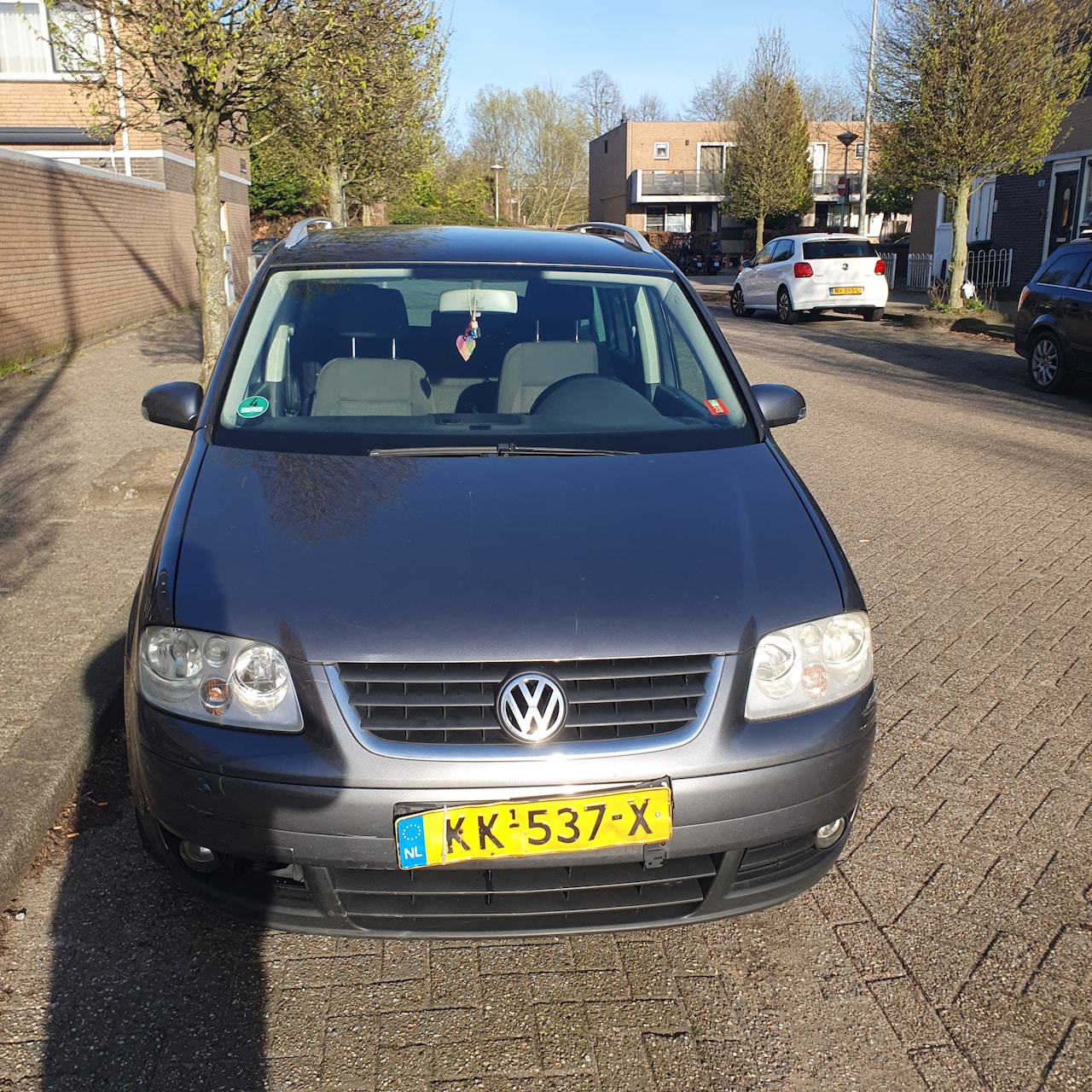 Volkswagen Touran - 1.6-16V FSI Highline - AutoWereld.nl