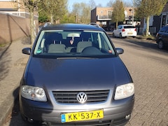 Volkswagen Touran - 1.6-16V FSI Highline