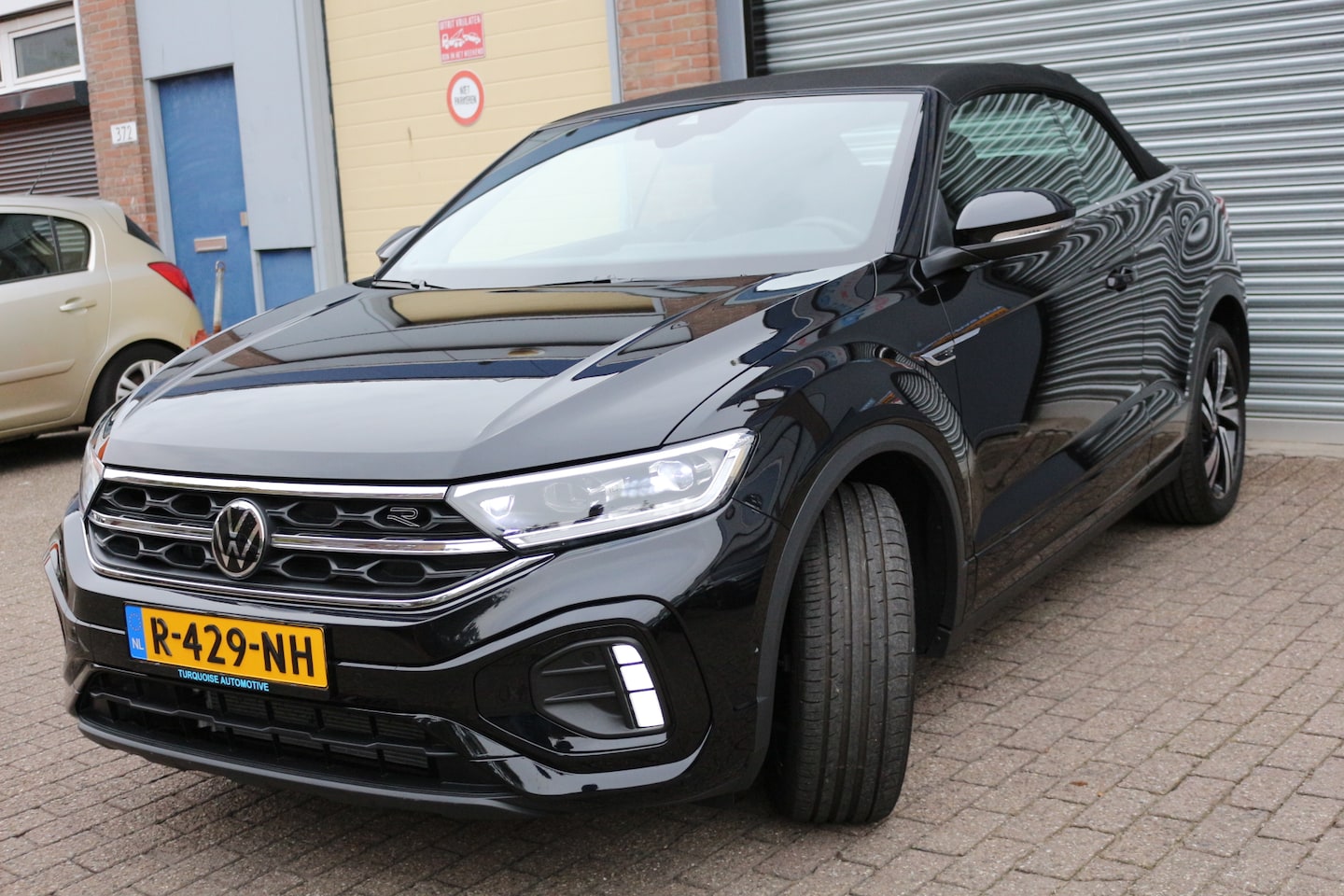 Volkswagen T-Roc Cabrio - 1.5 TSI R-Line VW T-ROC CABRIO R-LINE 1.5 TSI 150 PK DSG LED XENON 2022 - AutoWereld.nl